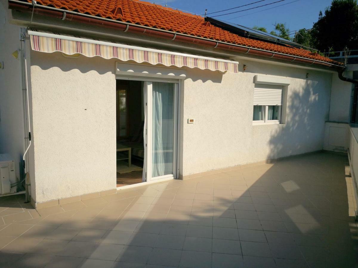 Family Friendly Apartments Island Rab Kampor 外观 照片
