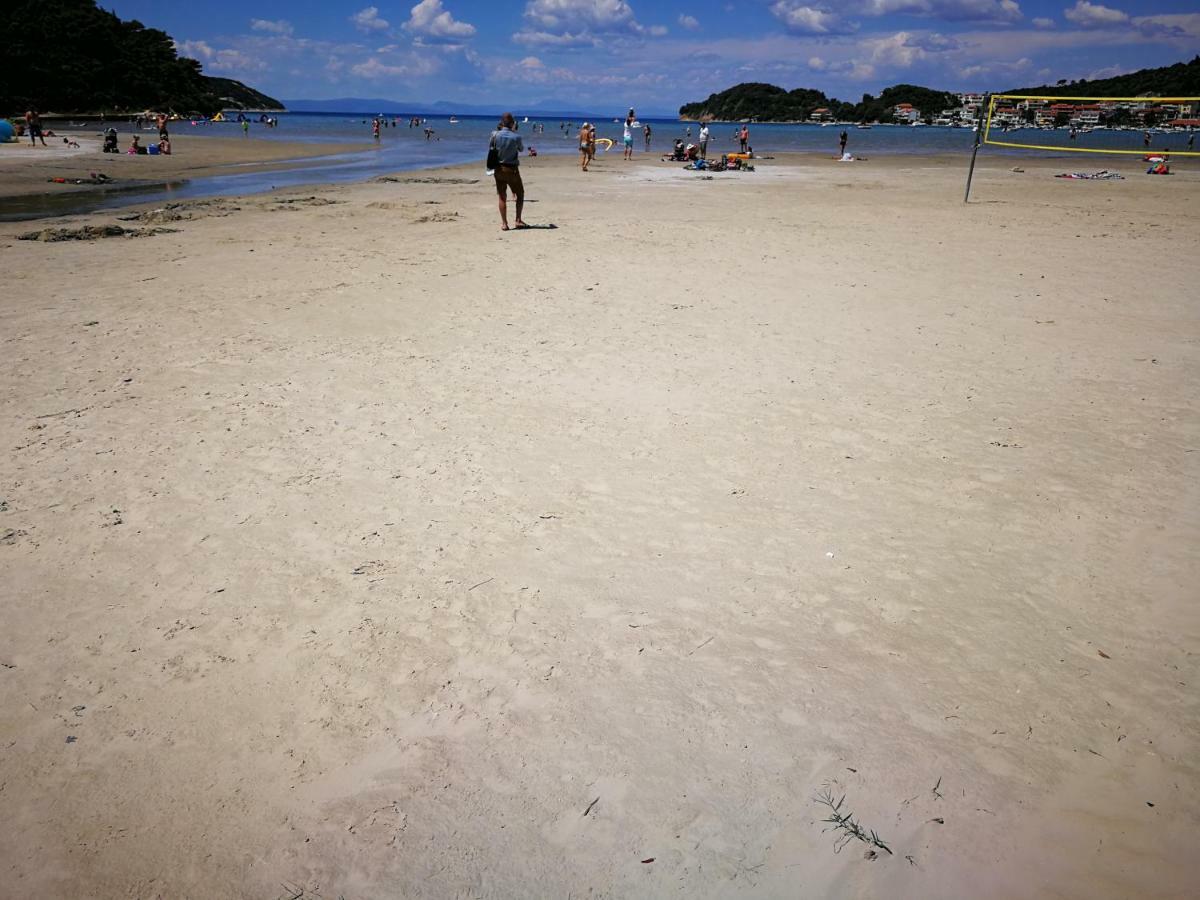 Family Friendly Apartments Island Rab Kampor 外观 照片
