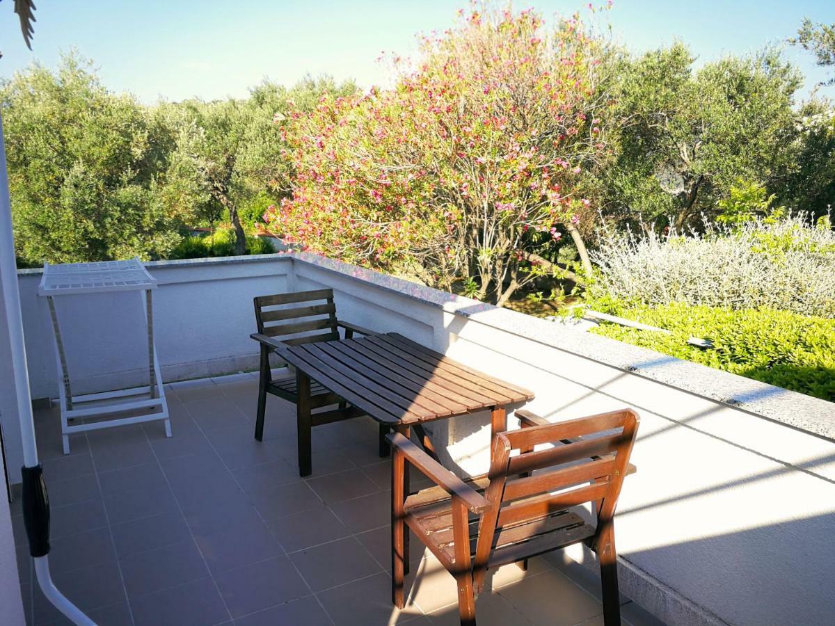 Family Friendly Apartments Island Rab Kampor 外观 照片